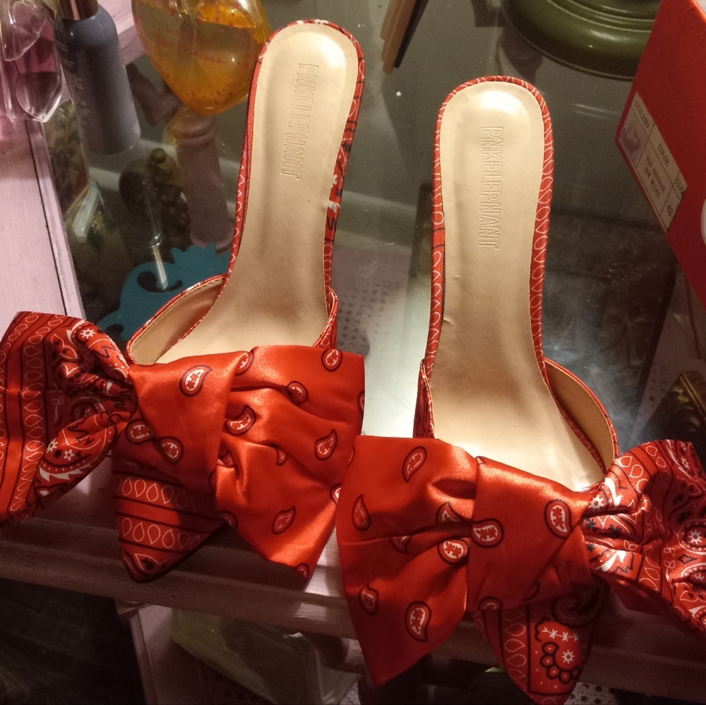 Red Paisley iconic bow mules